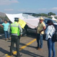 Expulsan a marinos y queman campamento en protesta por Polo de Desarrollo en Oaxaca