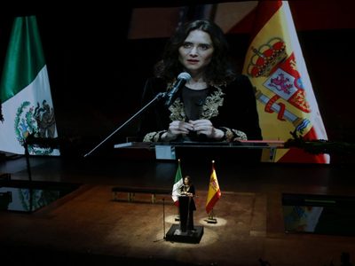 Díaz Ayuso celebra a Hernán Cortés en CDMX y se reúne con Alessandra Rojo de la Vega