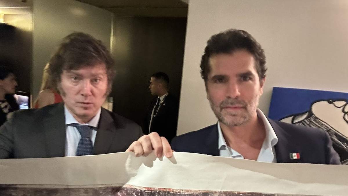 El ultraconservador mexicano le entregó la imagen a Milei