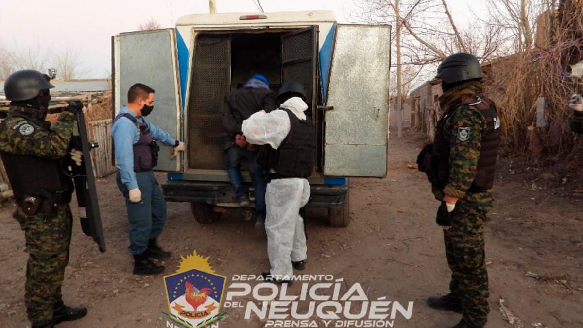 Eficaz trabajo del personal de la División Antinarcóticos de Zapala. Fuente: (Twitter).