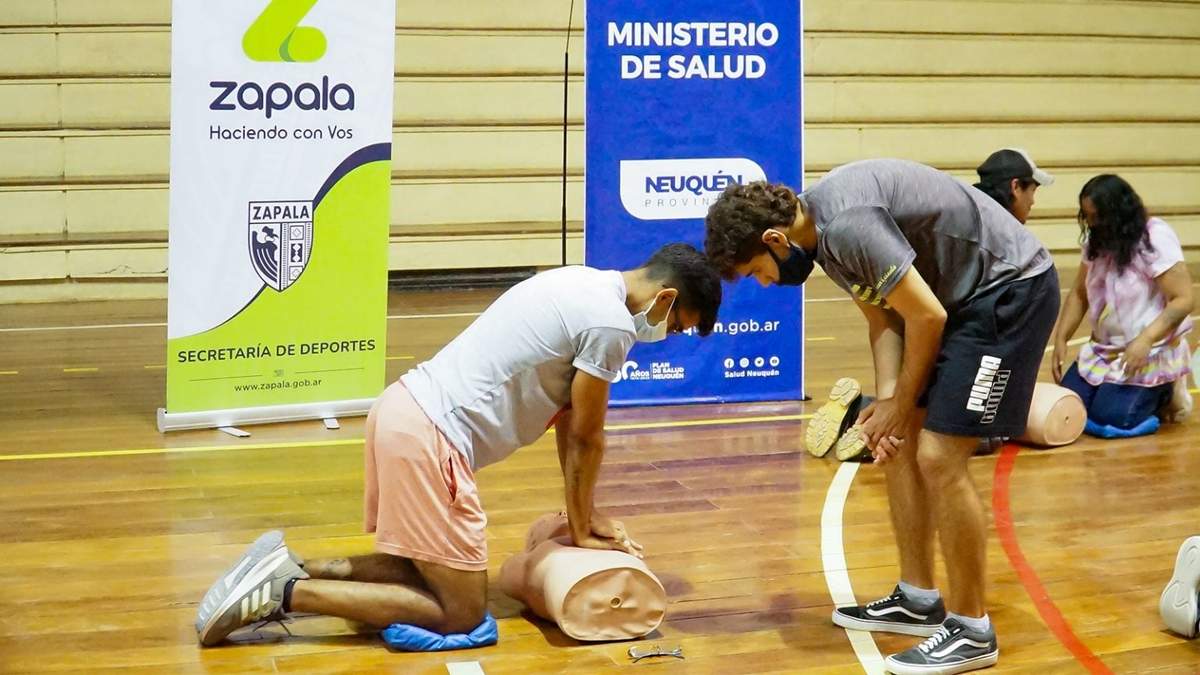 Capacitación en RCP en Zapala. Fuente: (Twitter)