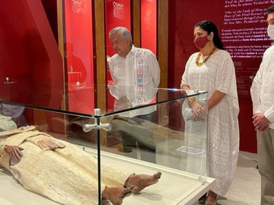 AMLO inaugura el Pabellón de la Reina Roja en el museo de Palenque