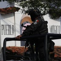 Bajo resguardo del Ejército, alcalde Taxco y su padre regresan al municipio tras su secuestro