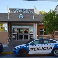 La policía secuestró armas, drogas y dinero en efectivo en varios allanamientos en Neuquén