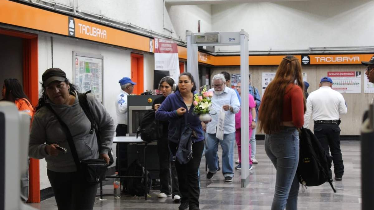 Un detector de metales instalado en el Metro Tacubaya