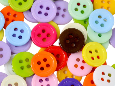 No tires los botones viejos, creá el adorno más bonito para la mesa de casa