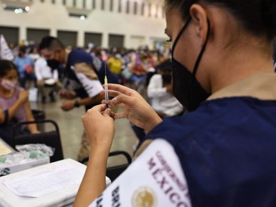 México rebasa las 15 millones de vacunas aplicadas contra covid-19