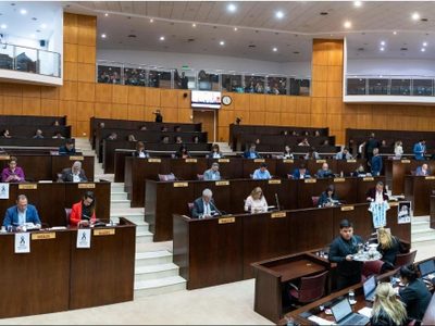 Es ley el alivio en el impuesto a las ganancias de salarios estatales y legislativos
