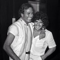 “Sobre todo el cariño”: el emocionante mensaje de Julio Iglesias a su amigo Diego Maradona