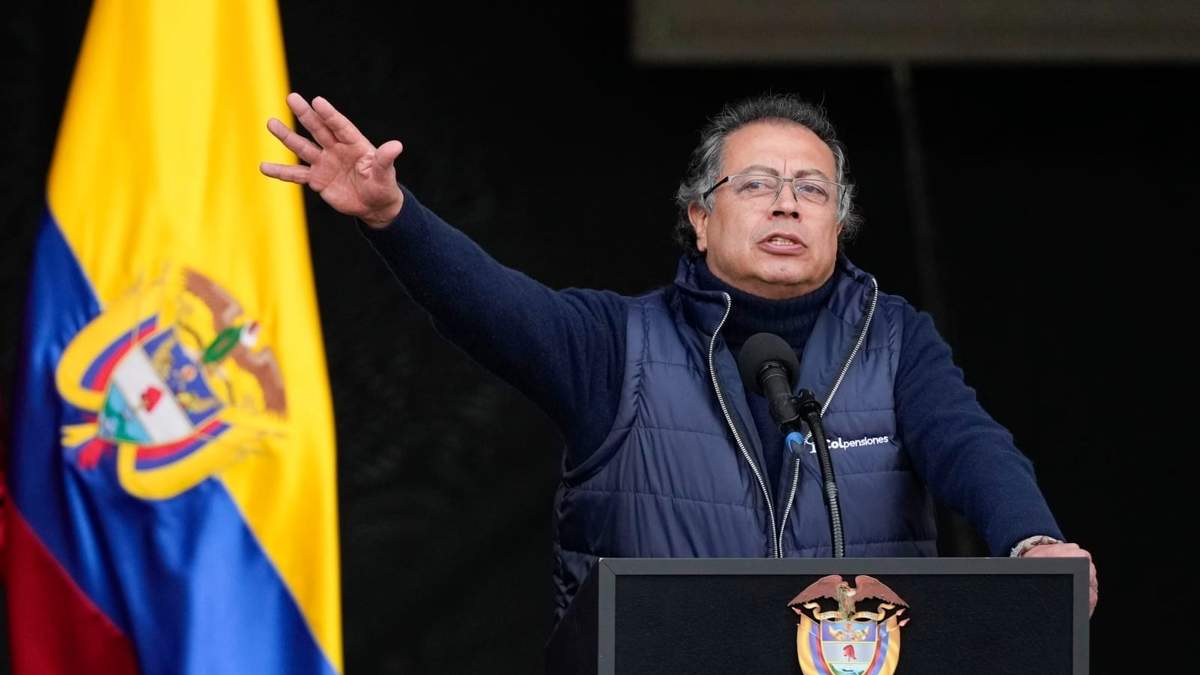Petro instala un Congreso clave para sus reformas sociales con la sombra de escándalo de corrupción