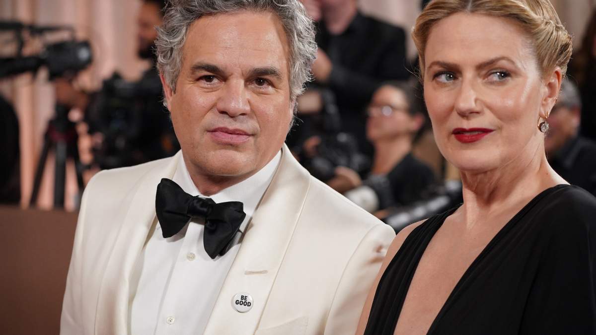 Mark Ruffalo luce un pin