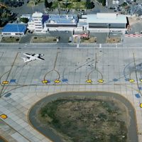 Aterrizaje de emergencia en el aeropuerto de Neuquén, un pasajero falleció
