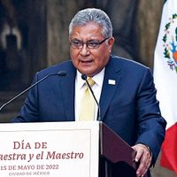 AMLO cambia de siglas: Desaira a la CNTE y une fuerzas con el SNTE