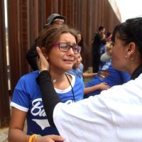 "Abrazos, no muros", claman 250 familias separadas en la frontera