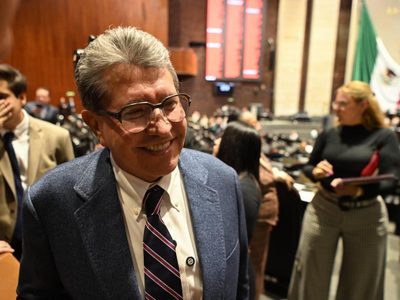Ricardo Monreal presenta iniciativa para regular suscripciones, membresías y servicios digitales