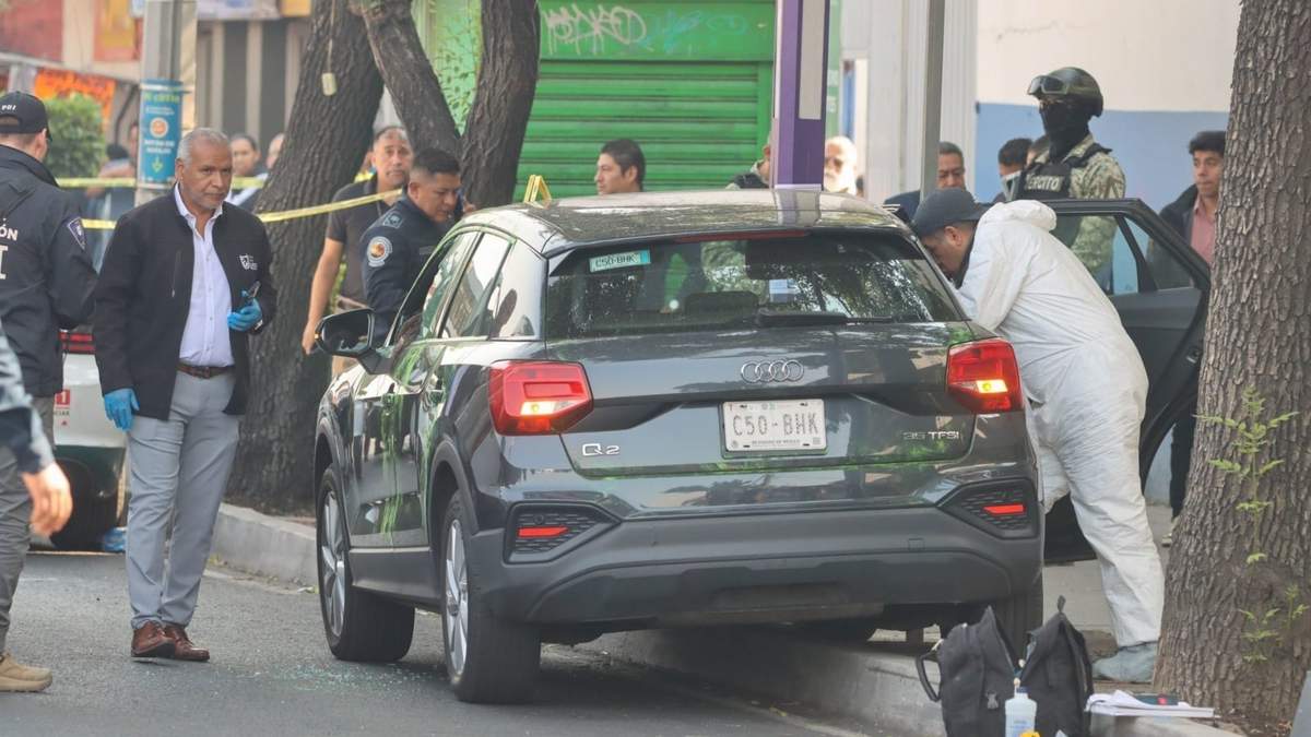 La camioneta en el sitio del homicidio de Ximena Guzmán y José Muñoz