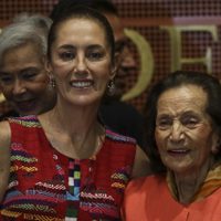 Ya suena en el Congreso el nombre de Ifigenia Martínez para colocar banda presidencial a Sheinbaum