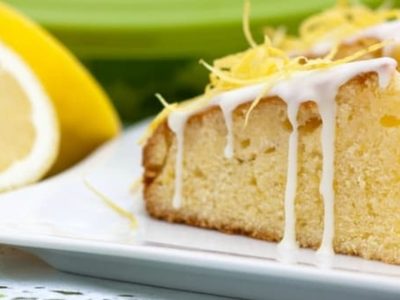 Fácil y rendidora: poné la pava y hacete esta torta de limón y coco, bien esponjosa y húmeda