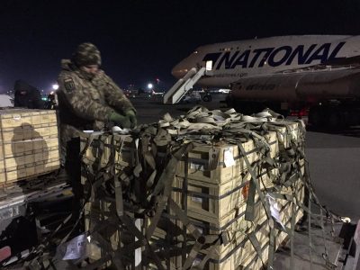 Llega a Kiev un nuevo cargamento militar de EU para reforzar las defensas de Ucrania