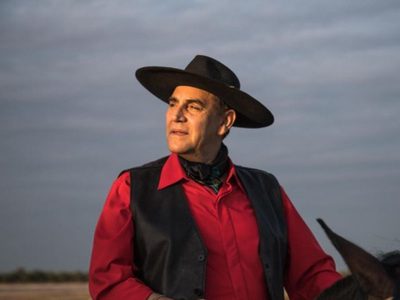Árboles y un quincho enorme: así es la fastuosa estancia del Chaqueño Palavecino en Salta