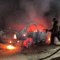 Noche violenta en Acapulco deja cuatro personas muertas, tres heridos y vehículos incendiados