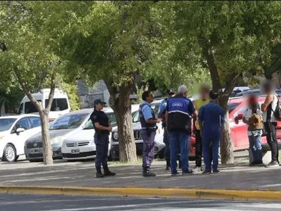 Operativos municipales en Neuquén para liberar la ciudad de la presencia de limpiavidrios
