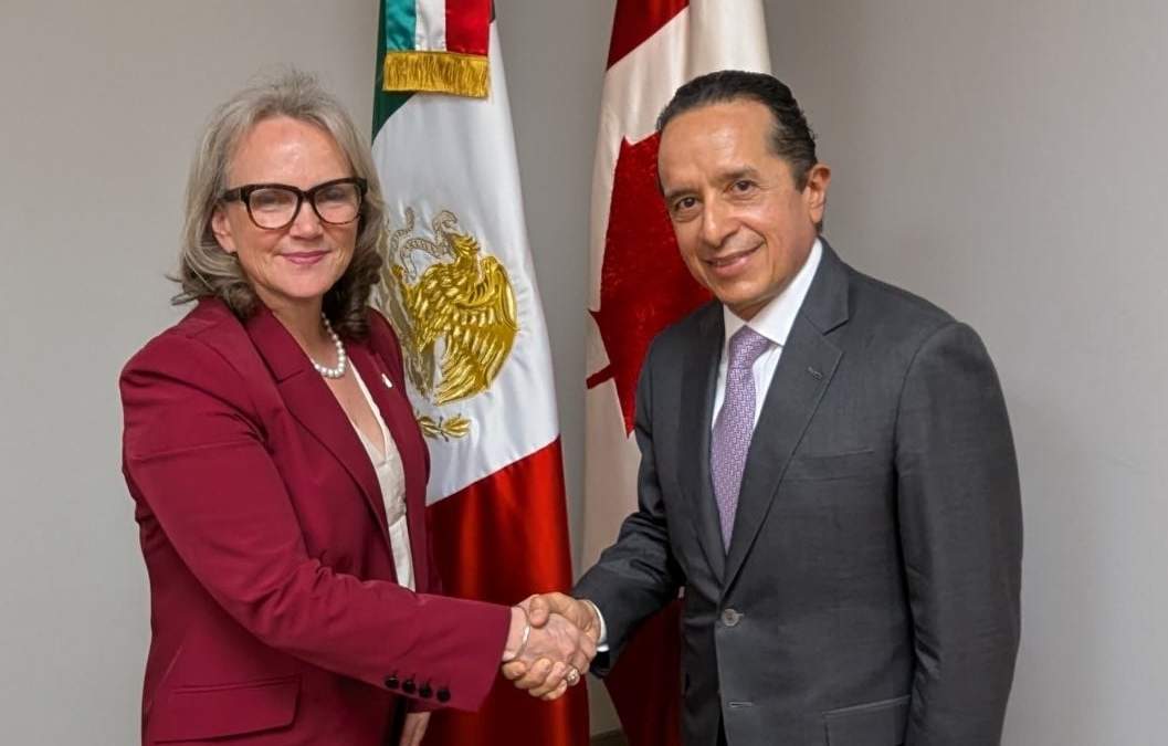 Mary Robinson, senadora canadiense, y Carlos Joaquín González, embajador de México en Canadá