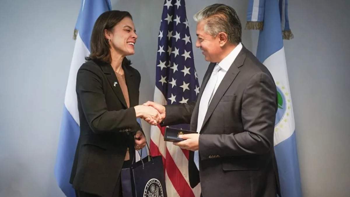Rolando Figueroa busca inversiones en EEUU. Fuente: (Neuquén Informa)
