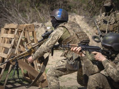 Ucrania aprueba ley para impulsar el reclutamiento para la guerra con Rusia
