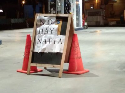 De paseo y sin nafta, una familia quedó varada en Villa La Angostura