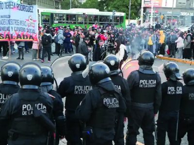 Murió un manifestante hospitalizado tras la represión de la Policía de la Ciudad de Buenos Aires