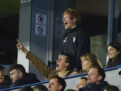Ed Sheeran se disculpa con Ruben Amorim, técnico de Man United, por interrumpir entrevista (Video)
