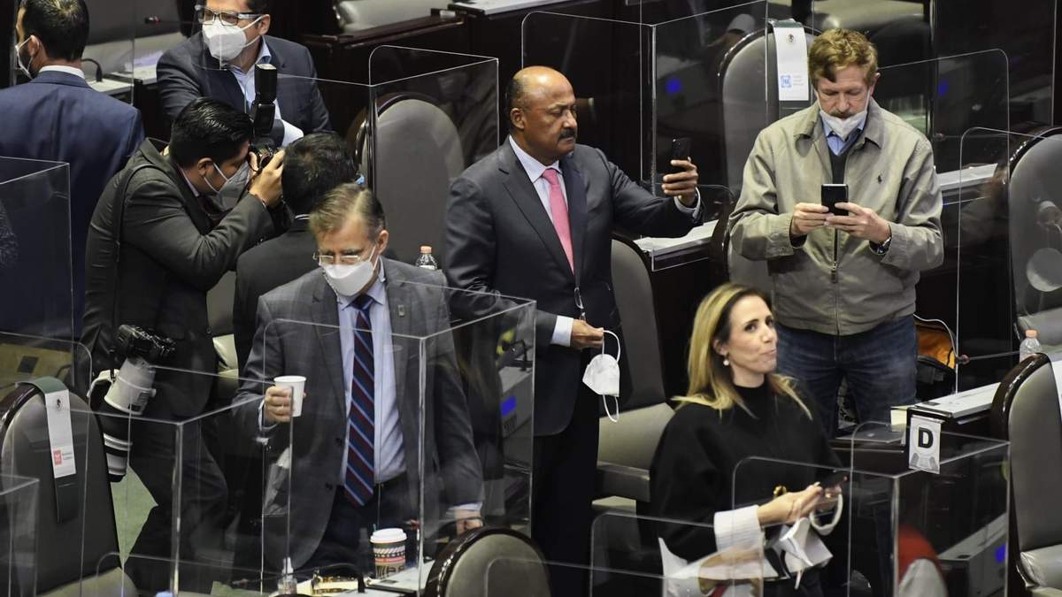 René Juárez (PRI), Juan Carlos Romero (PAN) entre los líderes parlamentarios que se reelegirán