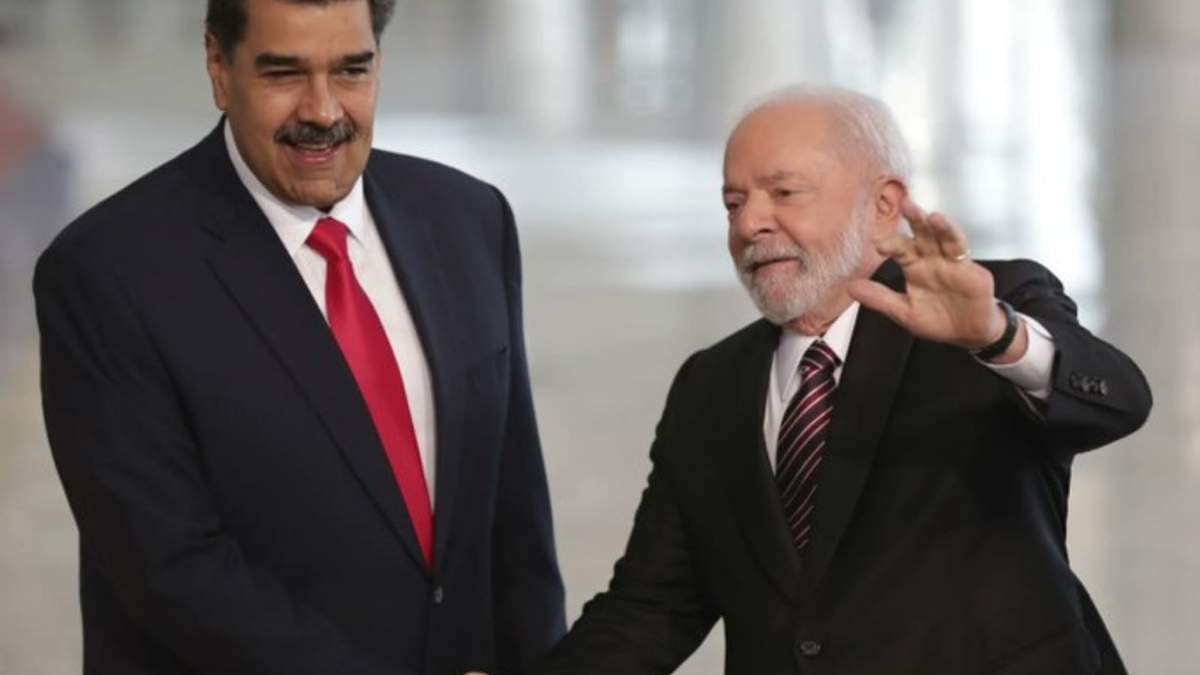 El presidente venezolano Nicolás Maduro y el brasileño Luiz Inácio "Lula" Da Silva