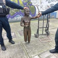 Detienen a presunto ladrón de estatua de bronce de la escultura "Molino para la Paz"