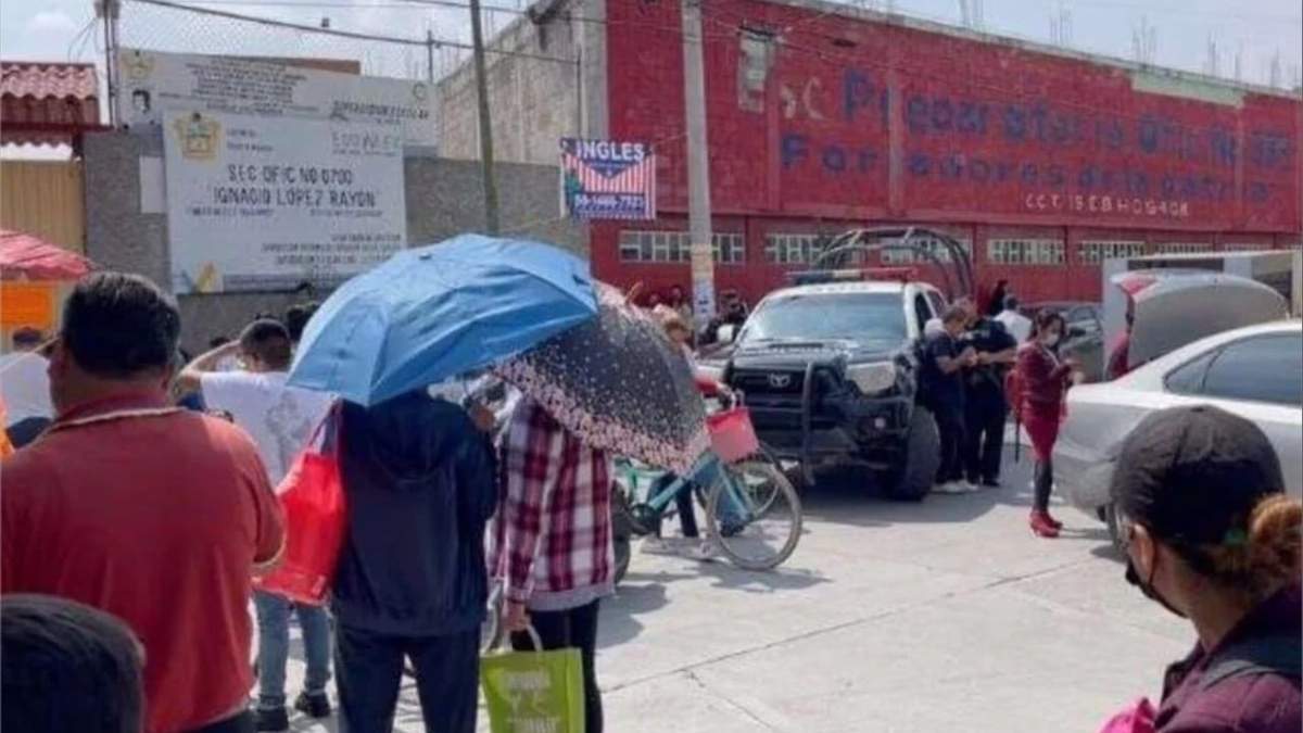Alumno de la secundaria Ignacio López Rayón, de Chimalhuacán, Estado de México, hirió a una maestra con un cuchillo