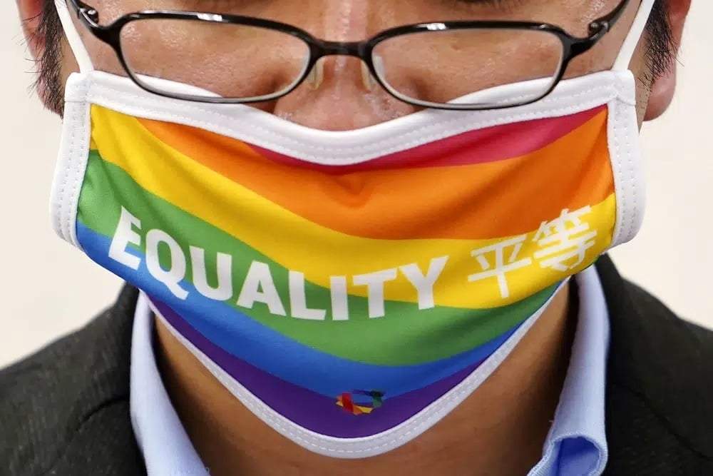 Yuichi Kamiya, director ejecutivo de la Alianza Japonesa por la Legislación LGBTQ, habla en conferencia de prensa en Tokio, el 7 de febrero de 2023