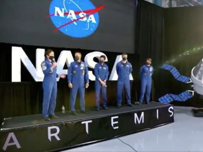 La NASA presenta a astronautas que irán a la Luna; la mitad son mujeres