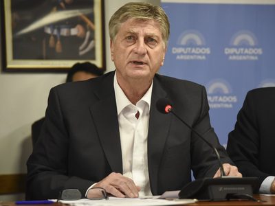 El gobernador de La Pampa, sobre el IFE: "Es una inversión aunque lo quieran vender como gasto"