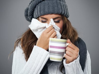 No salgas corriendo a la farmacia: el jarabe para la gripe que preparaban las abuelas con solo 5 ingredientes