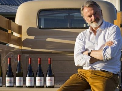 Sam Neill, el actor famoso que elabora vinos de excelencia