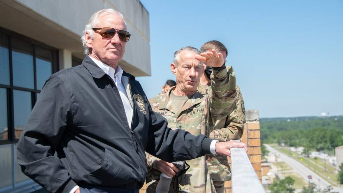 El gobernador del estado de Carolina del Sur, Henry McMaster