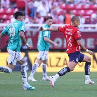 León doblega a Chivas que siguen en crisis durante el torneo Clausura de México