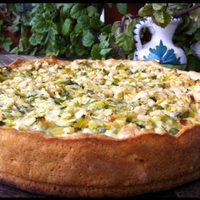 Tarta de puerros: cremosa por dentro y crocante por fuera, la receta perfecta para este finde