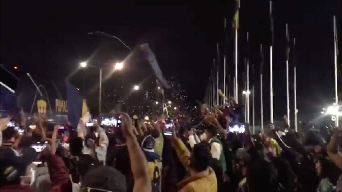 Aficionados de Pumas llegan a CU