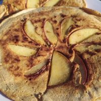 Pancakes invertidos: con 1 solo huevo y 1 manzana, prepará esta receta exprés para la merienda