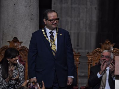 Leonardo Lomelí Vanegas asume la rectoría de la UNAM; llama a defender la pluralidad