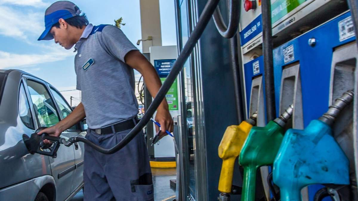 Caen las ventas de combustibles. Fuente: (Twitter)