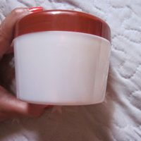 No tires los envases de baño de crema vacíos: con cosas que tenés en casa creá este hermoso contenedor