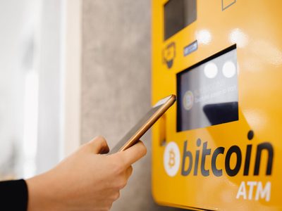 El Salvador avanza en la implantación del Bitcoin e instala cajeros automáticos para la criptomoneda